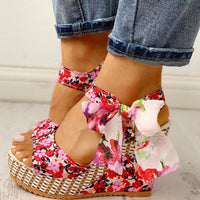 Marina® | Women's wedge heel sandals with floral pattern in an elegant trend